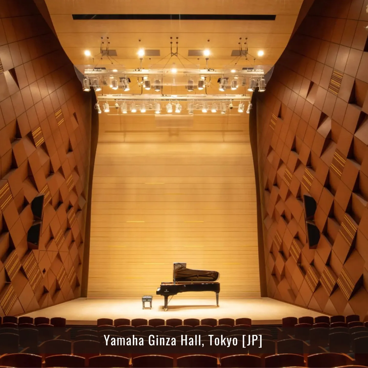JP_Tokyo-YamahaGinzaHall-interieur