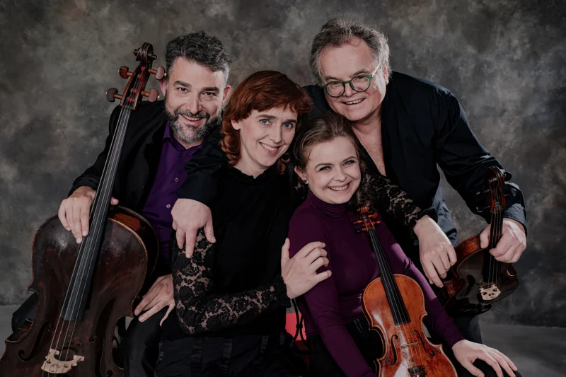 GroupPhoto_web (3)