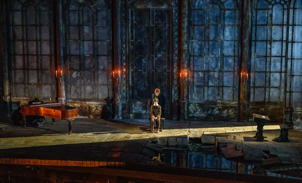 louisa-muller-the-turn-of-the-screw-garsington-2