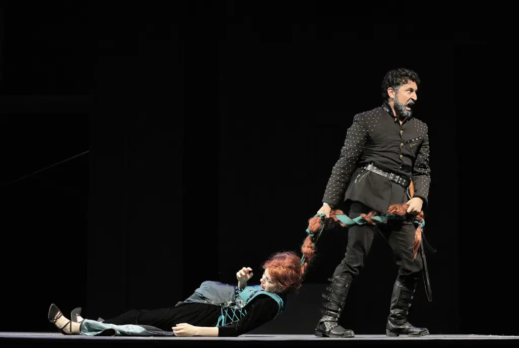 efrain-solis-performance-1