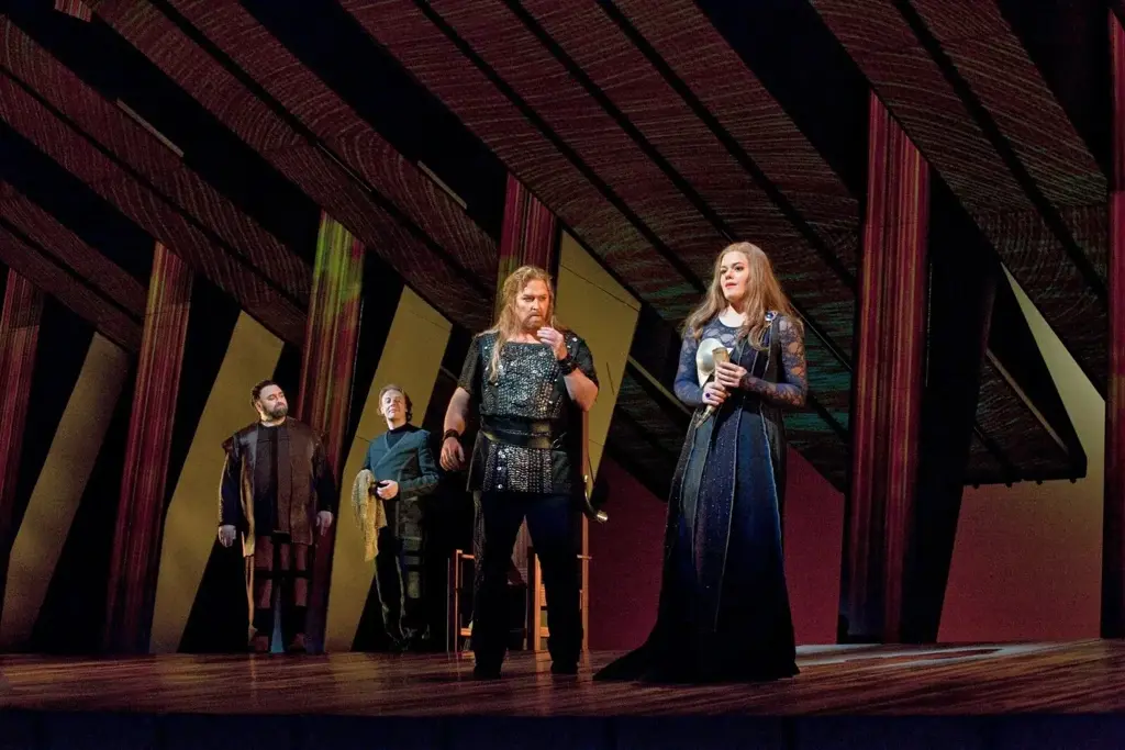 wendy-bryn-harmer-goetterdaemmerung-seattle-opera-ken-howard