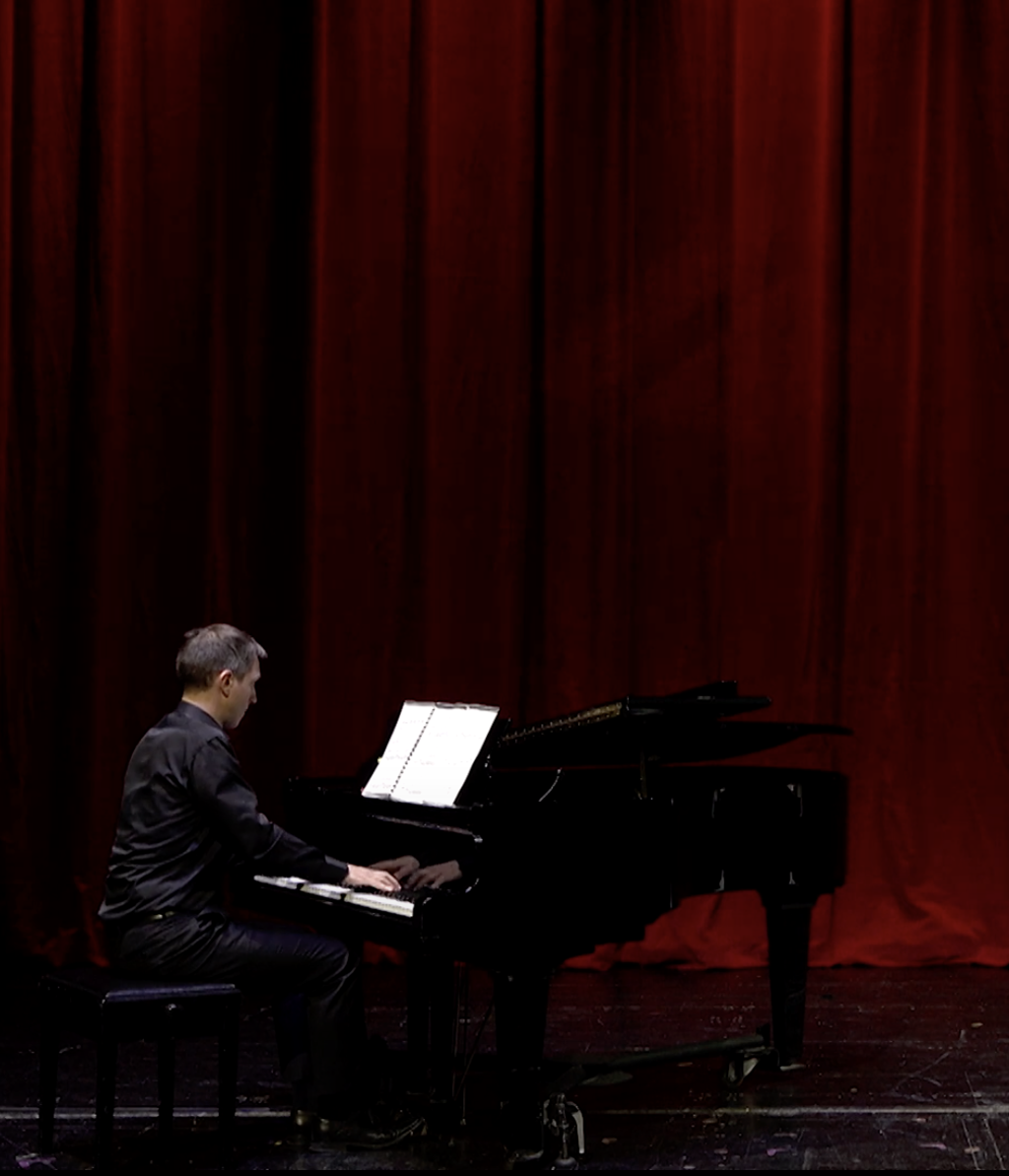 64a42e0b056b5f5f31dbcc13_Fromageot Pianiste